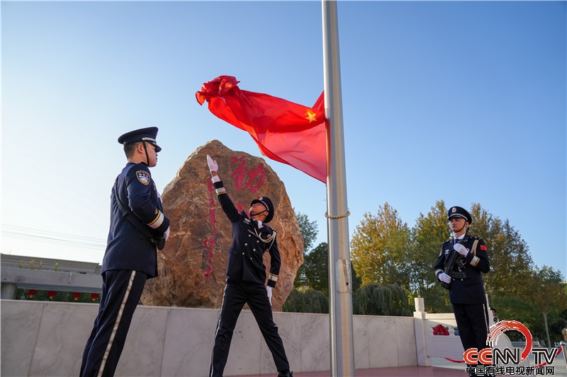 ‘新疆克州边境管理支队隆重举行庆祝新中国成立74周年升国旗仪式'